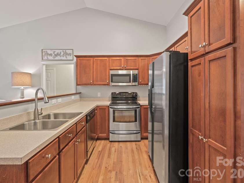 215 Pine Meadows Circle, Hickory, NC 28601.  MLS# CAR4427017, YatesRealty ID 53507. 