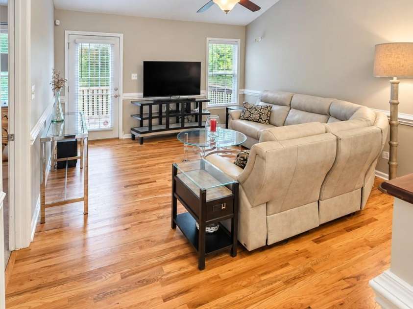 215 Pine Meadows Circle, Hickory, NC 28601.  MLS# CAR4427017, YatesRealty ID 53507. 