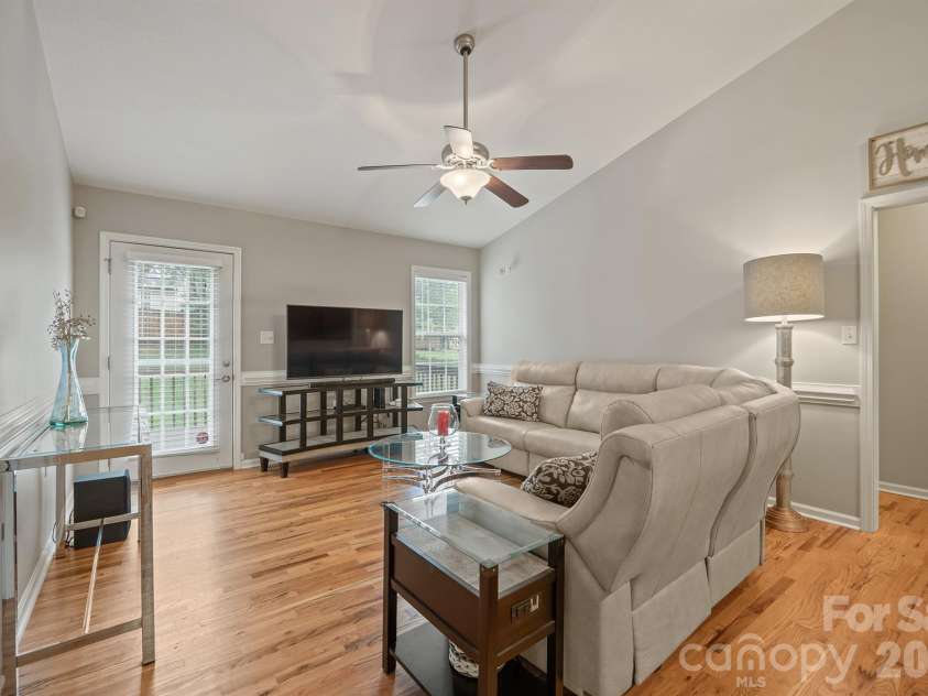215 Pine Meadows Circle, Hickory, NC 28601.  MLS# CAR4427017, YatesRealty ID 53507. 