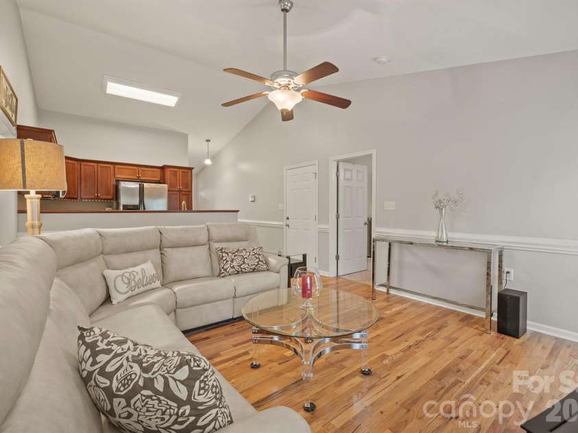215 Pine Meadows Circle, Hickory, NC 28601.  MLS# CAR4427017, YatesRealty ID 53507. 