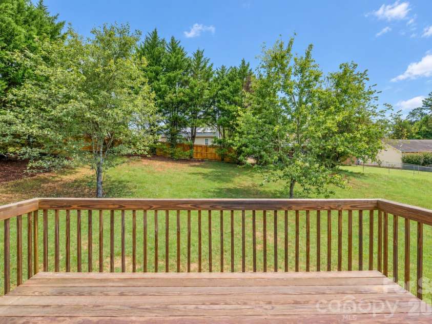 215 Pine Meadows Circle, Hickory, NC 28601.  MLS# CAR4427017, YatesRealty ID 53507. 