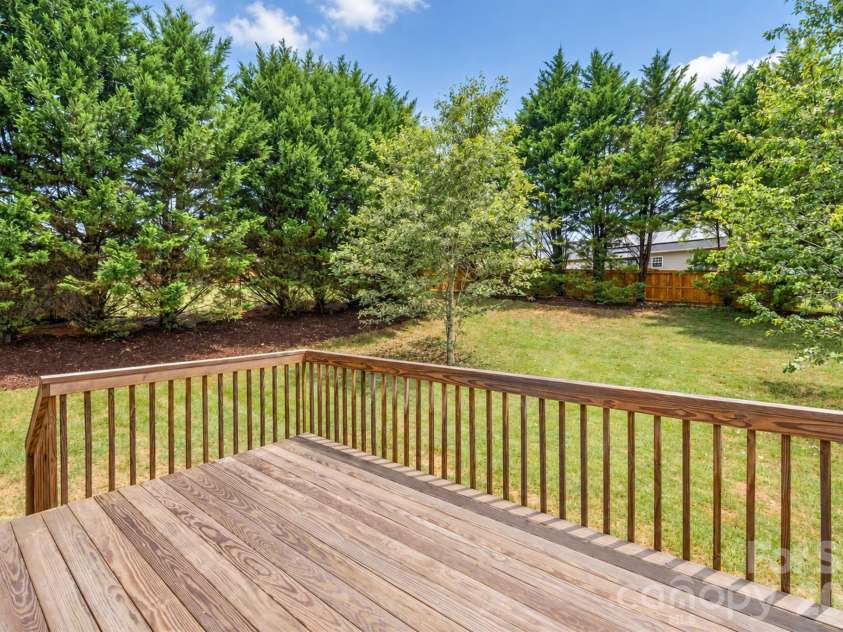 215 Pine Meadows Circle, Hickory, NC 28601.  MLS# CAR4427017, YatesRealty ID 53507. 