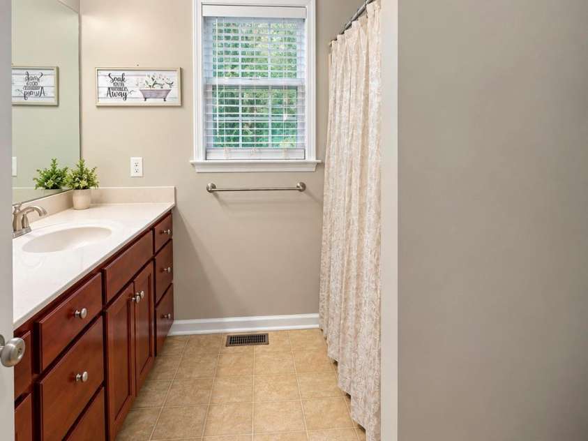 215 Pine Meadows Circle, Hickory, NC 28601.  MLS# CAR4427017, YatesRealty ID 53507. 