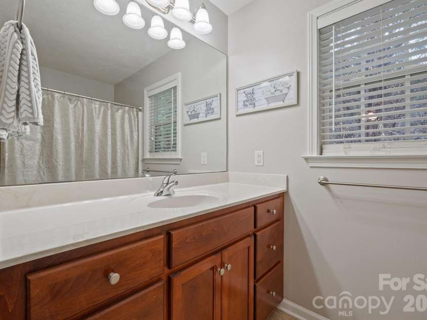 215 Pine Meadows Circle, Hickory, NC 28601.  MLS# CAR4427017, YatesRealty ID 53507. 