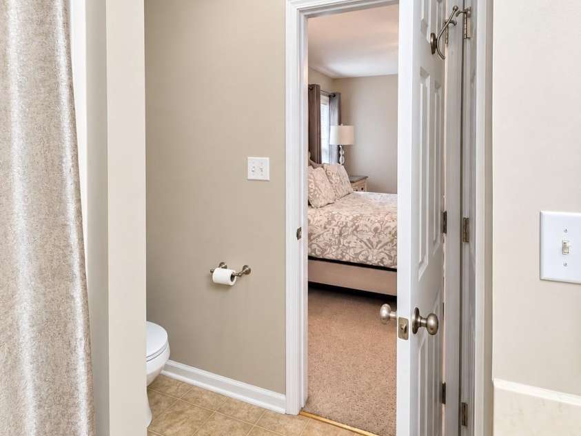 215 Pine Meadows Circle, Hickory, NC 28601.  MLS# CAR4427017, YatesRealty ID 53507. 