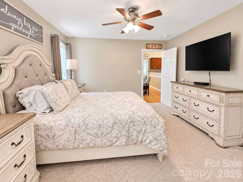 215 Pine Meadows Circle, Hickory, NC 28601.  MLS# CAR4427017, YatesRealty ID 53507. 
