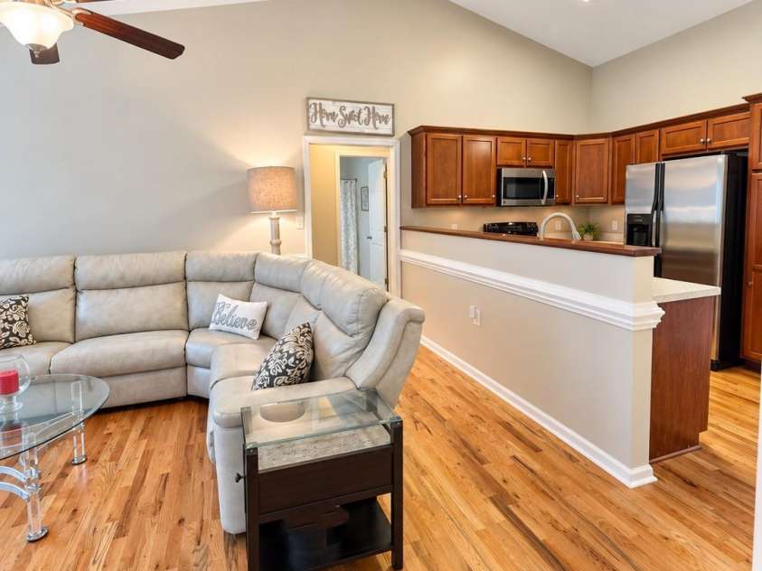 215 Pine Meadows Circle, Hickory, NC 28601.  MLS# CAR4427017, YatesRealty ID 53507. 