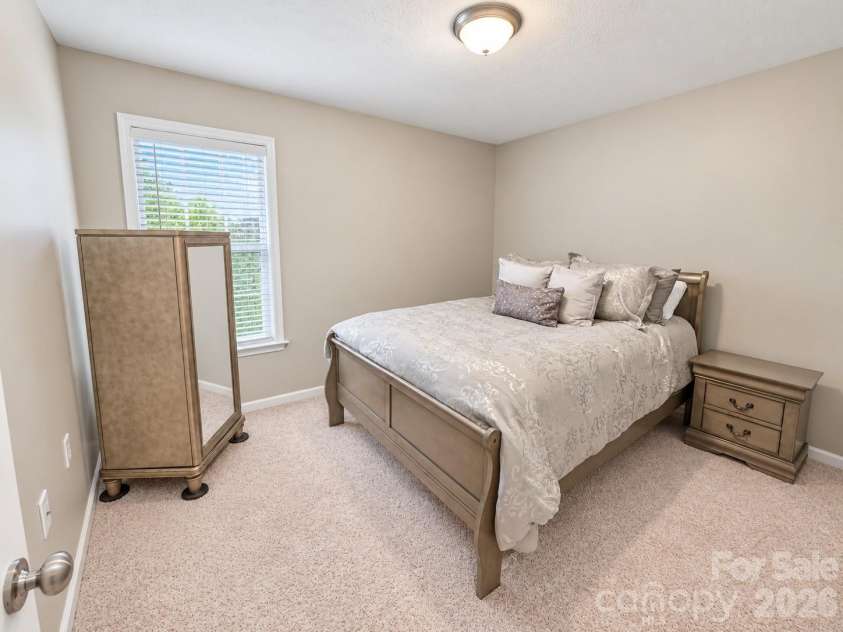 215 Pine Meadows Circle, Hickory, NC 28601.  MLS# CAR4427017, YatesRealty ID 53507. 