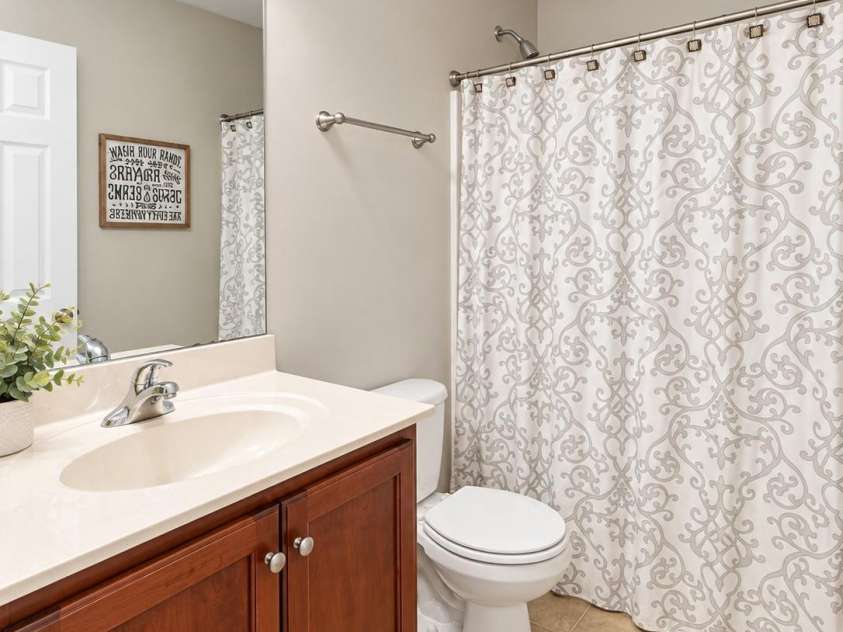 215 Pine Meadows Circle, Hickory, NC 28601.  MLS# CAR4427017, YatesRealty ID 53507. 