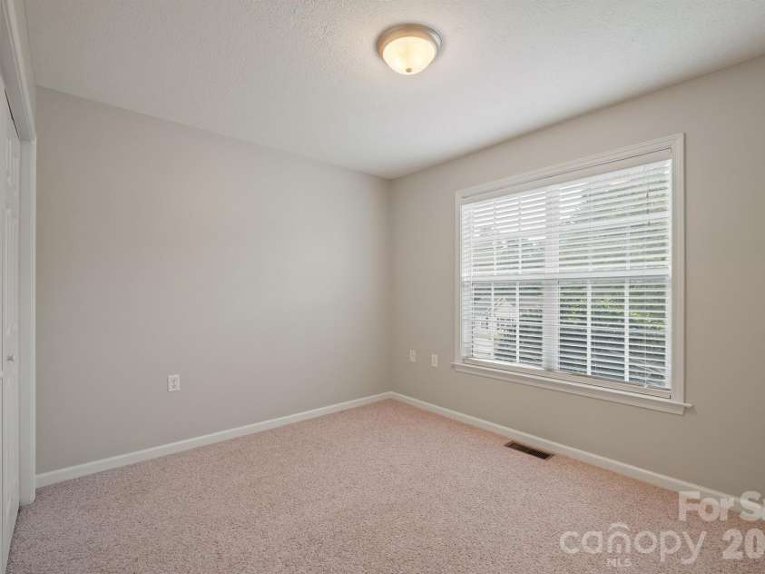215 Pine Meadows Circle, Hickory, NC 28601.  MLS# CAR4427017, YatesRealty ID 53507. 