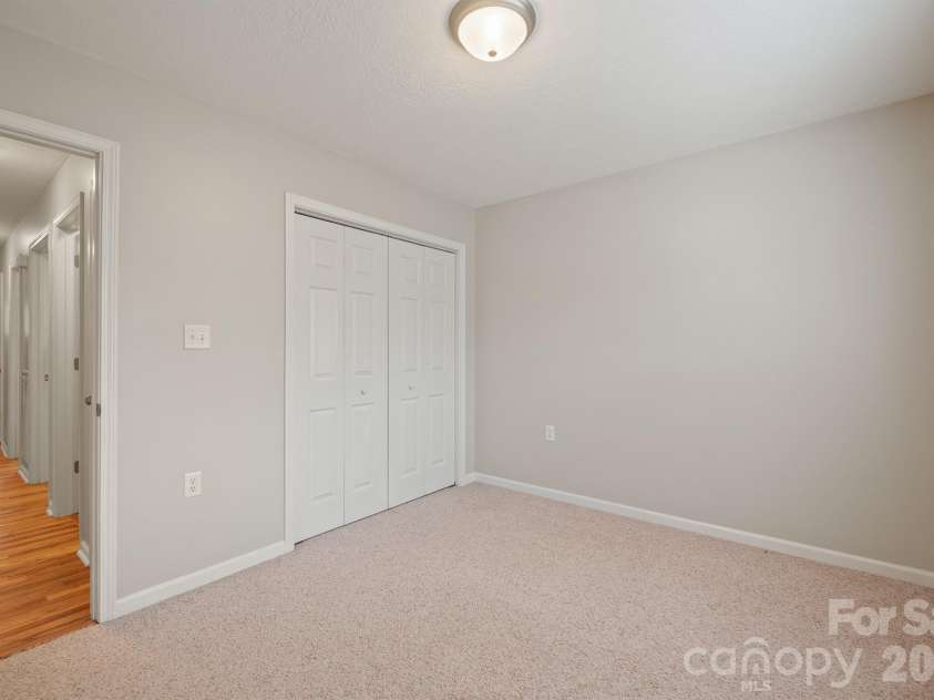 215 Pine Meadows Circle, Hickory, NC 28601.  MLS# CAR4427017, YatesRealty ID 53507. 