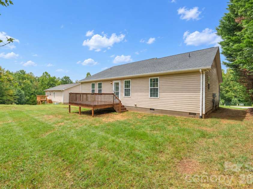 215 Pine Meadows Circle, Hickory, NC 28601.  MLS# CAR4427017, YatesRealty ID 53507. 