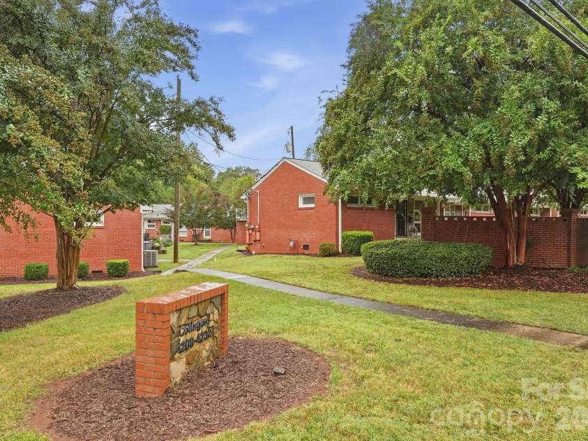 4206 Randolph Road, Charlotte, NC 28211.  MLS# CAR4422811, YatesRealty ID 53508. Community sign