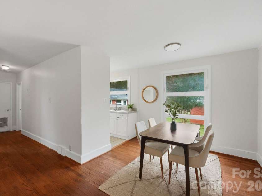 4206 Randolph Road, Charlotte, NC 28211.  MLS# CAR4422811, YatesRealty ID 53508. Dining room