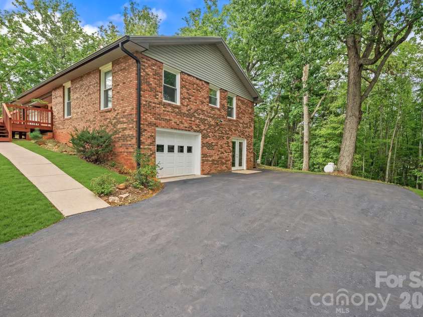 431 Pine Ridge Road, Mars Hill, NC 28754.  MLS# CAR4429293, YatesRealty ID 53509. 