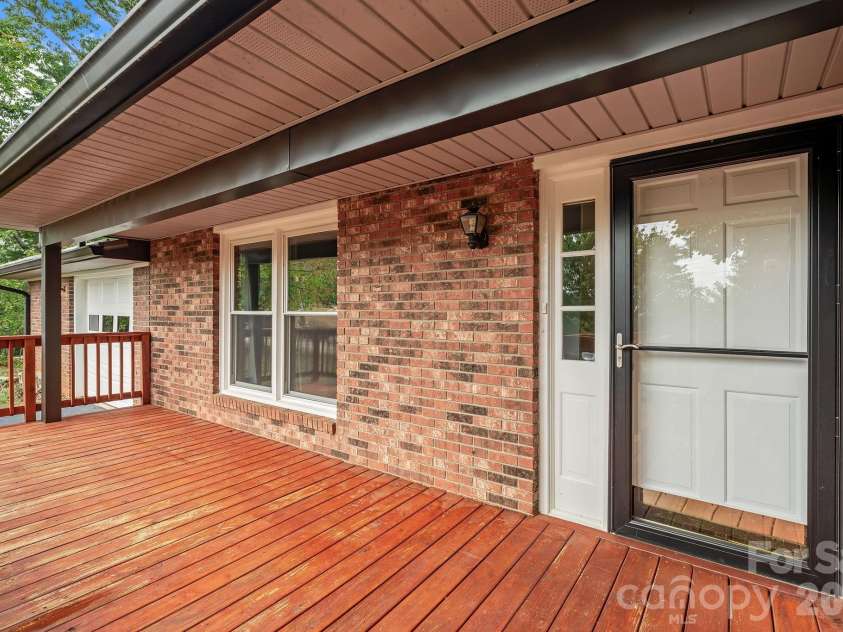 431 Pine Ridge Road, Mars Hill, NC 28754.  MLS# CAR4429293, YatesRealty ID 53509. 