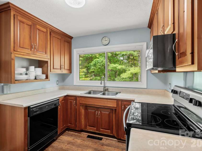 431 Pine Ridge Road, Mars Hill, NC 28754.  MLS# CAR4429293, YatesRealty ID 53509. 