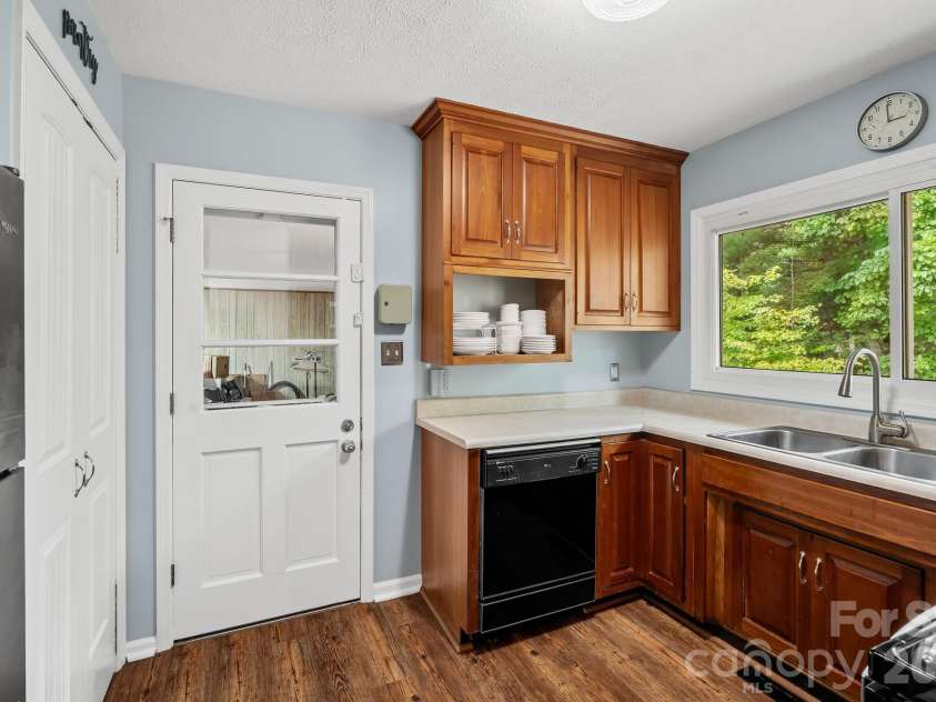 431 Pine Ridge Road, Mars Hill, NC 28754.  MLS# CAR4429293, YatesRealty ID 53509. 