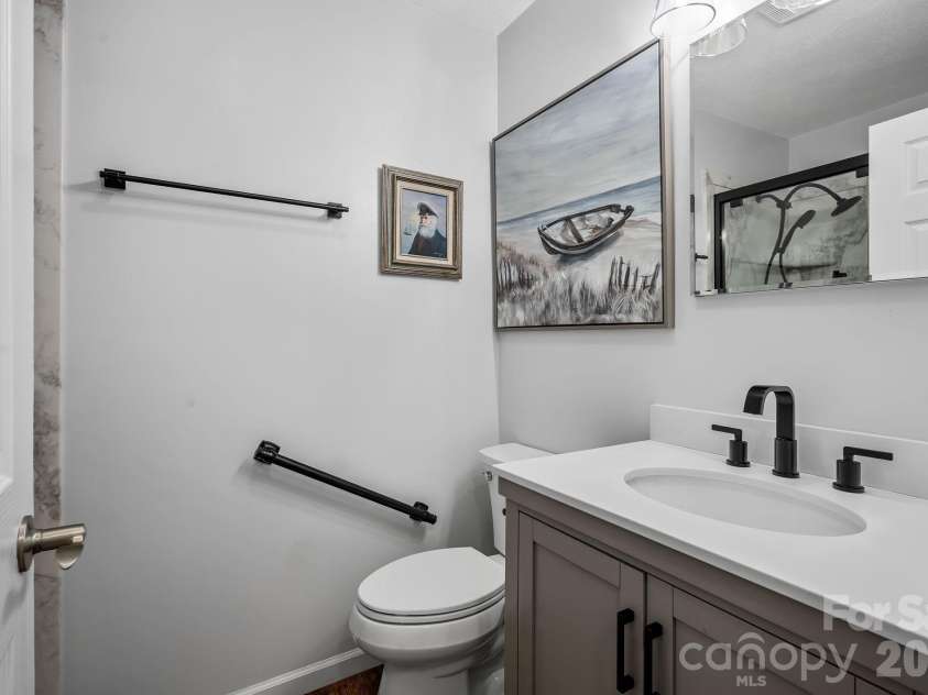 431 Pine Ridge Road, Mars Hill, NC 28754.  MLS# CAR4429293, YatesRealty ID 53509. 