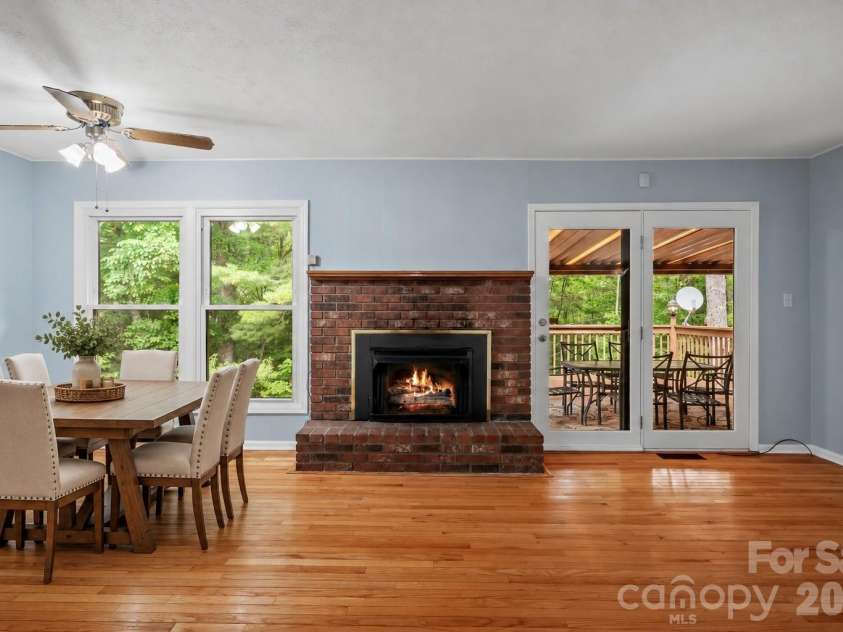 431 Pine Ridge Road, Mars Hill, NC 28754.  MLS# CAR4429293, YatesRealty ID 53509. Virtually Staged