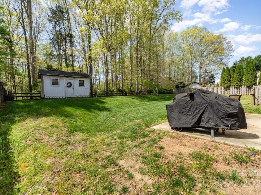 591 Highland Ridge Road, Mooresville, NC 28115.  MLS# CAR4244322, YatesRealty ID 5351. 