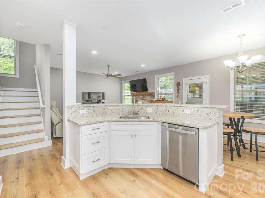 31 Burlington Lane, Fletcher, NC 28732.  MLS# CAR4428063, YatesRealty ID 53513. 