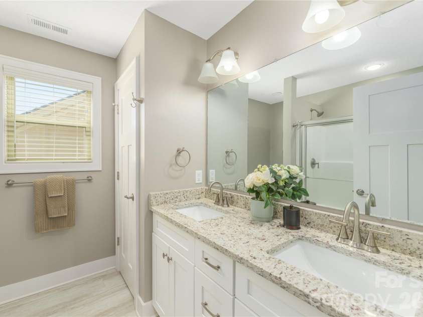 31 Burlington Lane, Fletcher, NC 28732.  MLS# CAR4428063, YatesRealty ID 53513. 