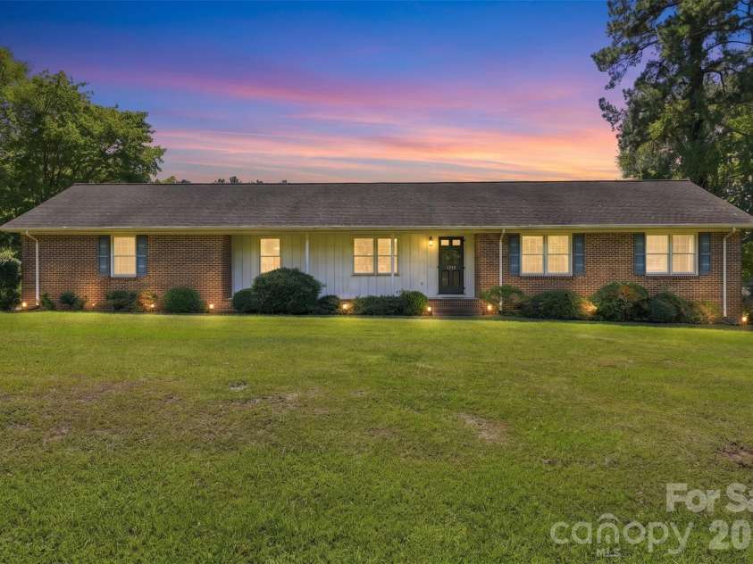 1213 Hawthorne Road, Lancaster, SC 29720.  MLS# CAR4429250, YatesRealty ID 53515. 