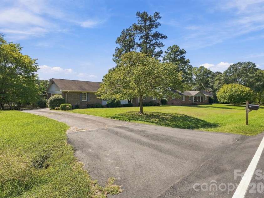 1213 Hawthorne Road, Lancaster, SC 29720.  MLS# CAR4429250, YatesRealty ID 53515. 