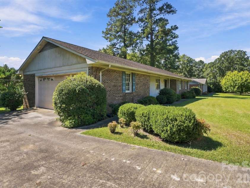 1213 Hawthorne Road, Lancaster, SC 29720.  MLS# CAR4429250, YatesRealty ID 53515. 