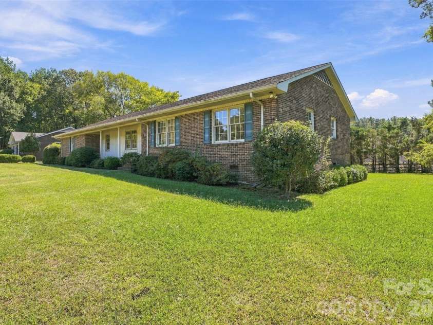 1213 Hawthorne Road, Lancaster, SC 29720.  MLS# CAR4429250, YatesRealty ID 53515. 