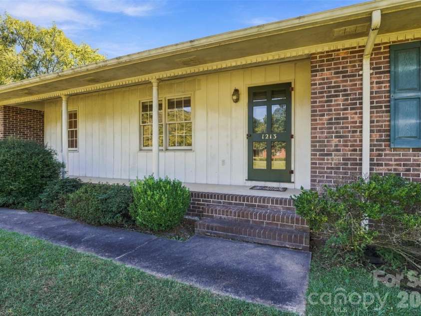 1213 Hawthorne Road, Lancaster, SC 29720.  MLS# CAR4429250, YatesRealty ID 53515. 