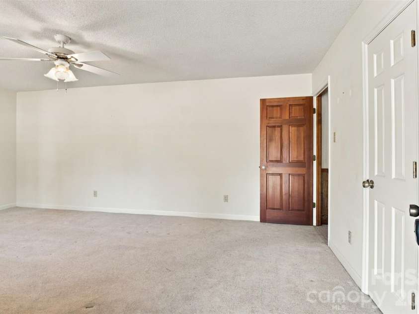 1213 Hawthorne Road, Lancaster, SC 29720.  MLS# CAR4429250, YatesRealty ID 53515. 