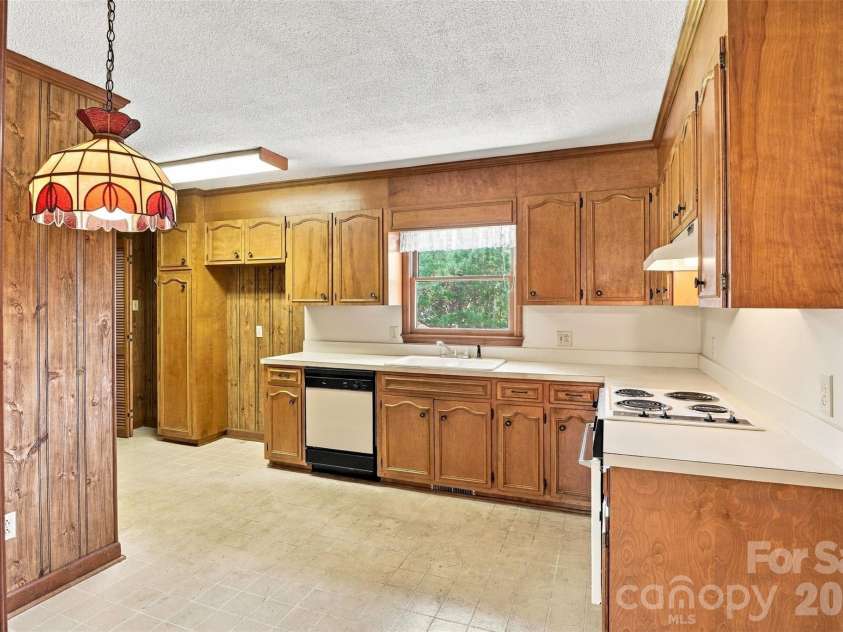 1213 Hawthorne Road, Lancaster, SC 29720.  MLS# CAR4429250, YatesRealty ID 53515. 