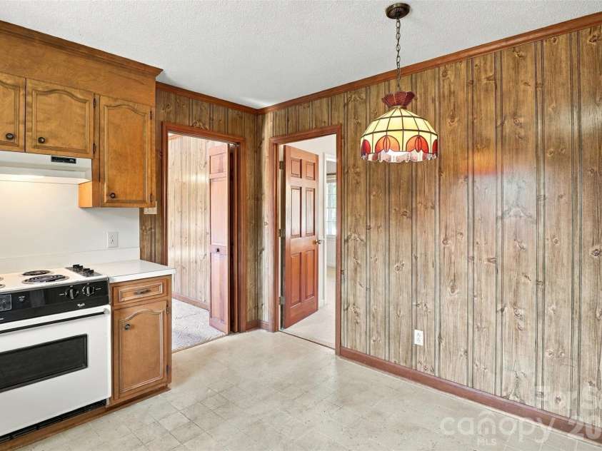 1213 Hawthorne Road, Lancaster, SC 29720.  MLS# CAR4429250, YatesRealty ID 53515. 