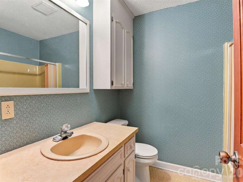 1213 Hawthorne Road, Lancaster, SC 29720.  MLS# CAR4429250, YatesRealty ID 53515. 
