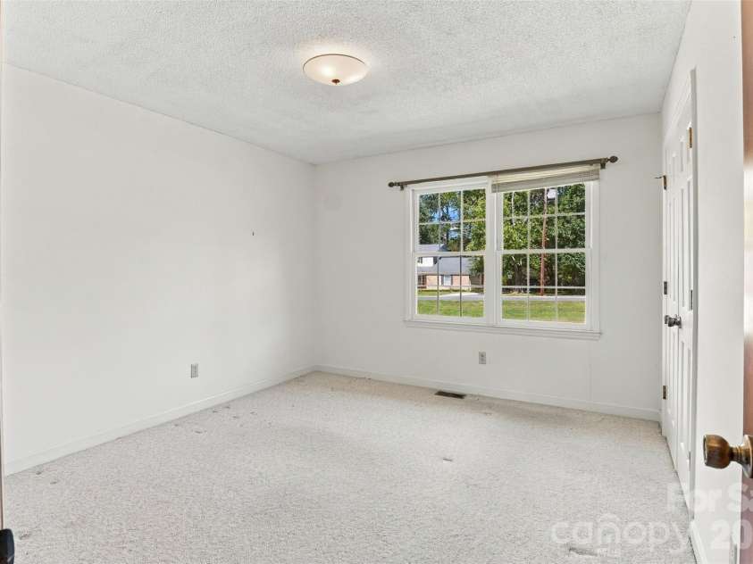 1213 Hawthorne Road, Lancaster, SC 29720.  MLS# CAR4429250, YatesRealty ID 53515. 