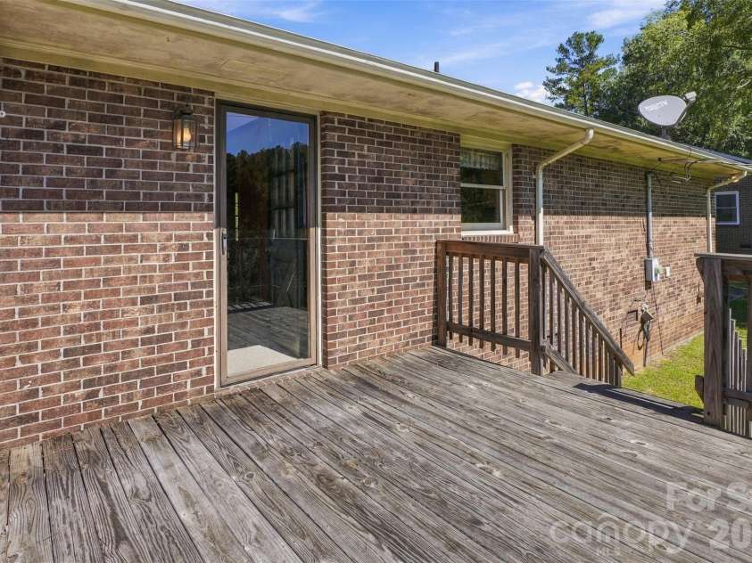 1213 Hawthorne Road, Lancaster, SC 29720.  MLS# CAR4429250, YatesRealty ID 53515. 