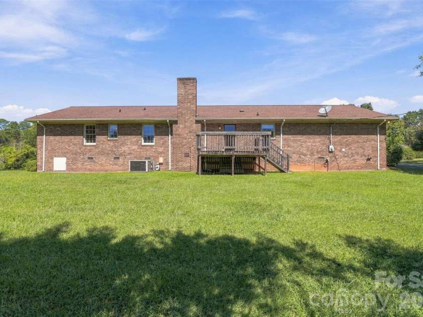 1213 Hawthorne Road, Lancaster, SC 29720.  MLS# CAR4429250, YatesRealty ID 53515. 