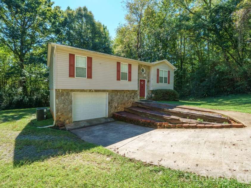 3234 Smokey Lane, Lenoir, NC 28645.  MLS# CAR4429038, YatesRealty ID 53516. 