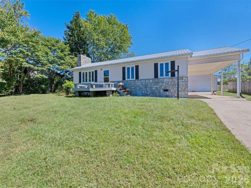 158 Candlelight Circle, Clyde, NC 28721.  MLS# CAR4429323, YatesRealty ID 53518. 