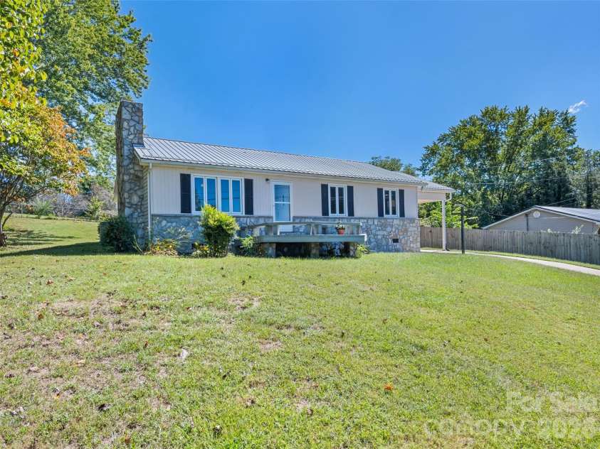 158 Candlelight Circle, Clyde, NC 28721.  MLS# CAR4429323, YatesRealty ID 53518. 