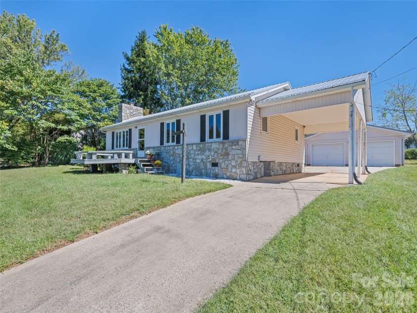 158 Candlelight Circle, Clyde, NC 28721.  MLS# CAR4429323, YatesRealty ID 53518. 