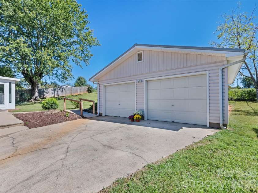 158 Candlelight Circle, Clyde, NC 28721.  MLS# CAR4429323, YatesRealty ID 53518. 