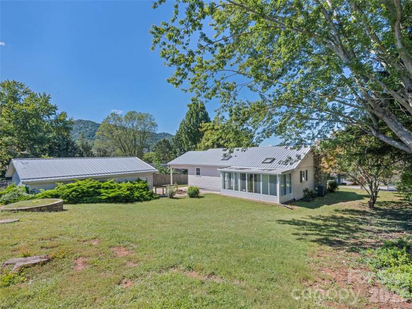 158 Candlelight Circle, Clyde, NC 28721.  MLS# CAR4429323, YatesRealty ID 53518. 