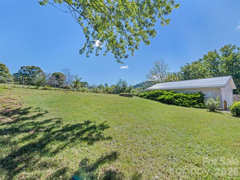 158 Candlelight Circle, Clyde, NC 28721.  MLS# CAR4429323, YatesRealty ID 53518. 