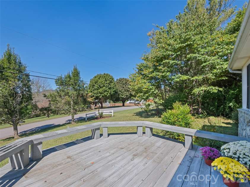 158 Candlelight Circle, Clyde, NC 28721.  MLS# CAR4429323, YatesRealty ID 53518. 