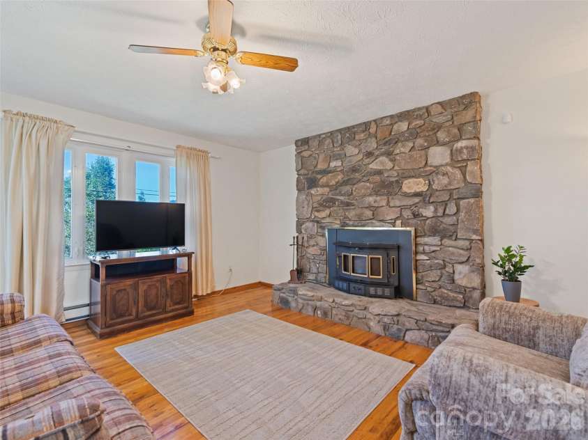 158 Candlelight Circle, Clyde, NC 28721.  MLS# CAR4429323, YatesRealty ID 53518. 