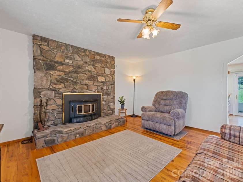 158 Candlelight Circle, Clyde, NC 28721.  MLS# CAR4429323, YatesRealty ID 53518. 