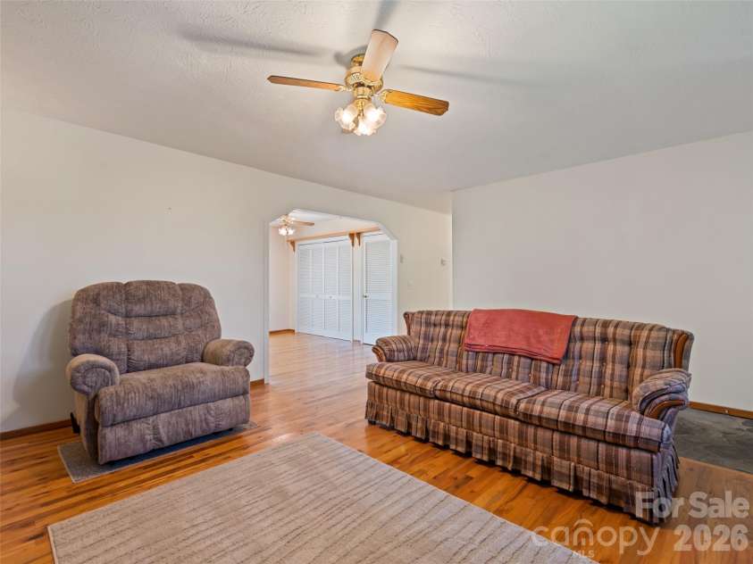158 Candlelight Circle, Clyde, NC 28721.  MLS# CAR4429323, YatesRealty ID 53518. 